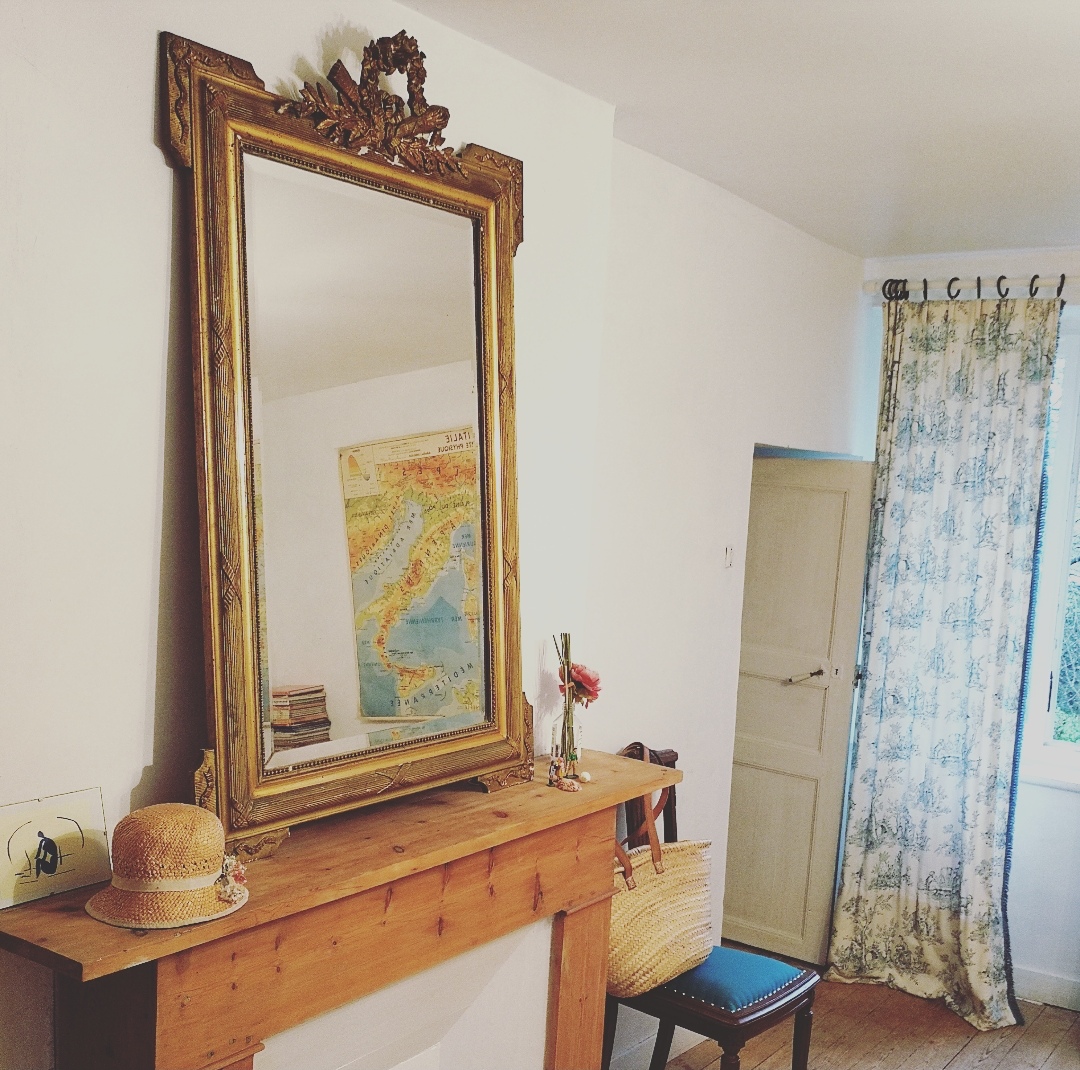 la_haye_cottage_Normandie_miroir_chambre1